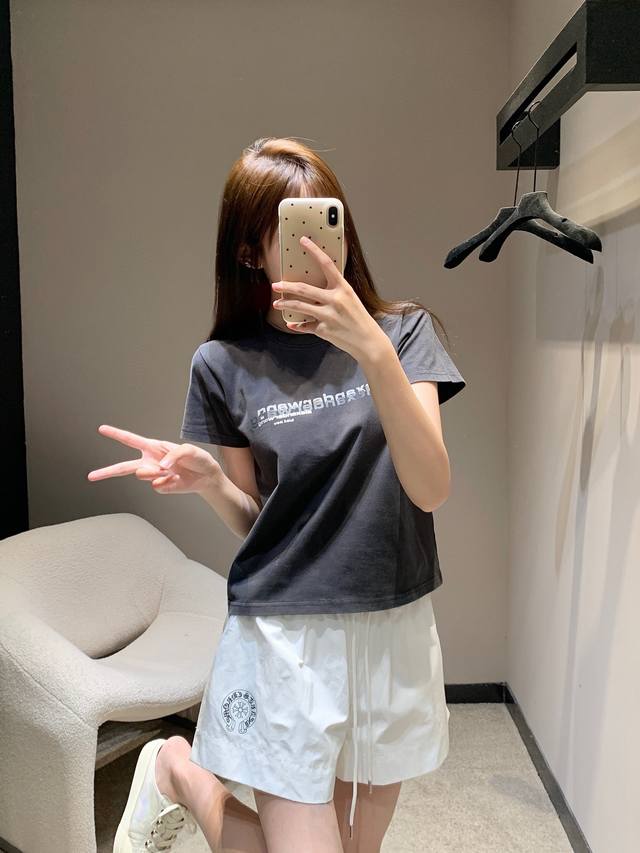Alexand*R Wang 25Ss春夏新款 字母圆领短袖T恤丨独家高版出品！采用克重纯棉制成 垂坠感十足 呈现显瘦视觉效果 利用水洗工艺还原色 胸前字母勾勒