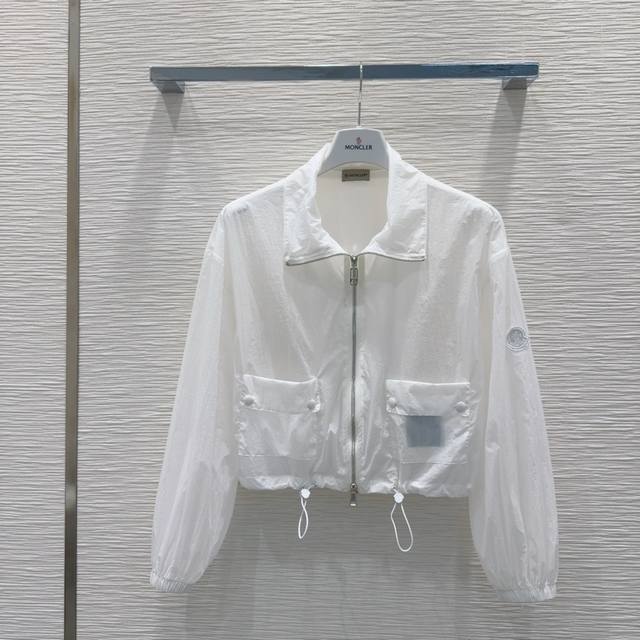 Moncle*2025Ss新款防晒衣 超轻薄面料 特殊材质有肌理感 每个小细节都非常注重 恰到好处的高级感 立体剪裁 让成衣上身更为精致洋气 实物太赞啦！Sml