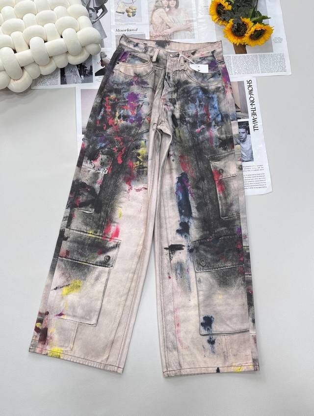 Acnestudios25Ss新款3D打印涂鸦脏脏裤，时髦精狂喜 Ac 3D打印涂鸦脏脏裤 潮流界的“艺术炸弹”来袭！ 3D打印黑科技，把街头涂鸦艺术 直接“焊