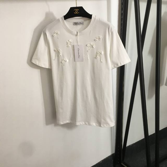 款号20253551 Dio*新款 亮片钉珠花朵 字母印花短袖T恤，白色，粉色，Sml， M码；肩宽41，胸围98，袖长20，长66