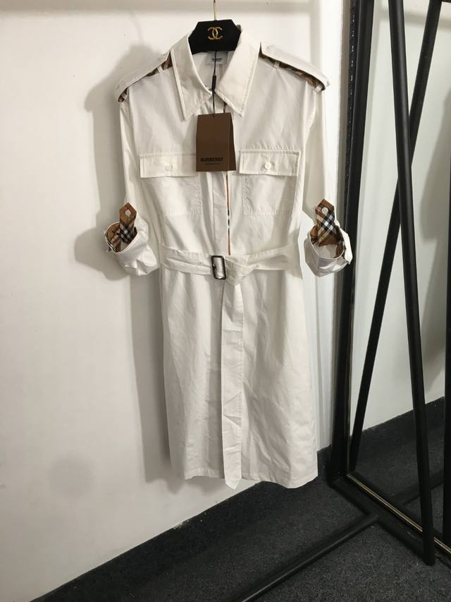 款号20253649 Burberr*新款 胸前口袋翻领短袖风衣连衣裙，配腰带，白色，粉色，黑色，Sml， M码；肩宽45，胸围110，袖长54，长102