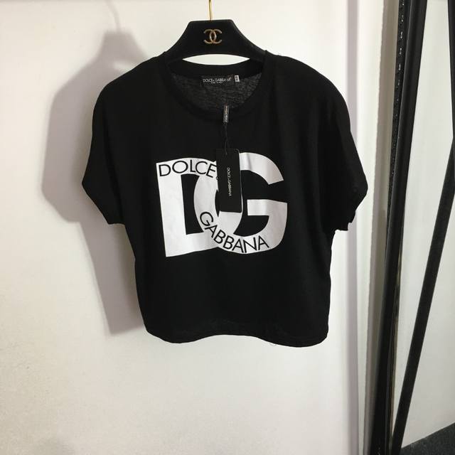 款号 1812 Dg*新款 Dg字母印花短袖T恤，白色，黑色，S-Xl， M码；胸围94，袖长23，衣长49