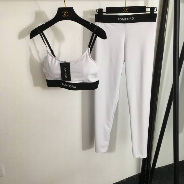 款号 3126 Tom Ford新款瑜伽运动套装，字母织带吊带背心+小脚紧身打底裤，白色，S-Xl， M码；胸围70，长22；腰围66弹力，长87