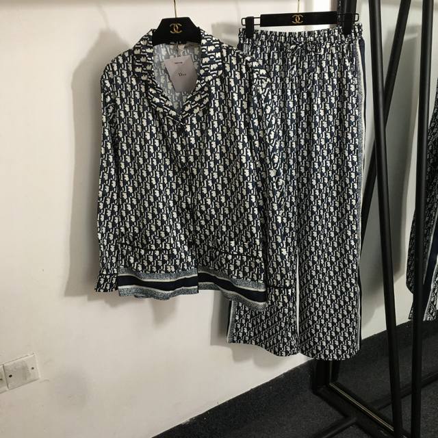 款号20253630 Dio*新款家居风休闲套装，老花Logo字母印花 长袖衬衣+松紧腰阔腿长裤，蓝色，S M L， M码；肩宽46，胸围120，袖长57，长6