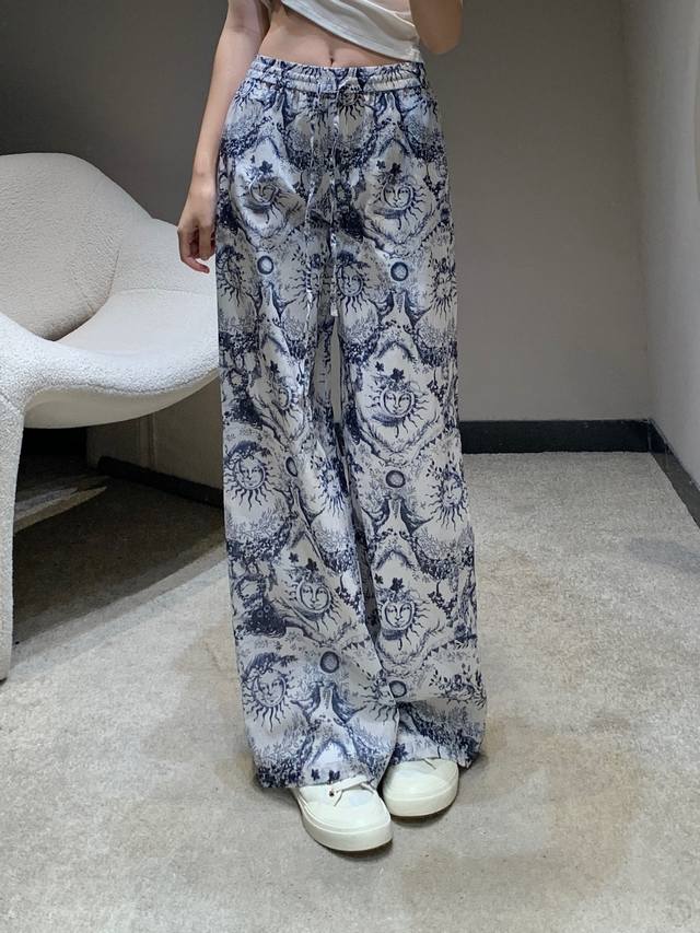 Dio* 25Ss春夏新款 太阳女神印花休闲长裤丨独家高版出品！慵懒舒适夏日穿搭，时髦太阳女神图案印花，裤子版型和舒适性无敌了，休闲松弛穿搭秒Get！高腰松紧带