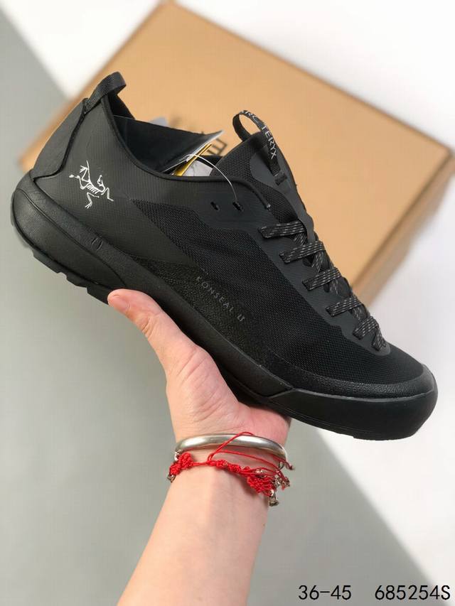 Lg版！Arcteryx Konseal Lt W 始祖鸟 户外运动跑步鞋 此款鞋采用近几年比较流行的版型设计，外观时尚大气，鞋底采用耐磨的材质，穿上它，让您在