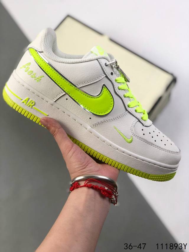 耐克Nike Air Force 1 Low 空军一号 低帮百搭休闲运动板鞋 柔软、弹性十足的缓震性能和出色的中底设计，横跨复古与现代的外型结合，造就出风靡全球