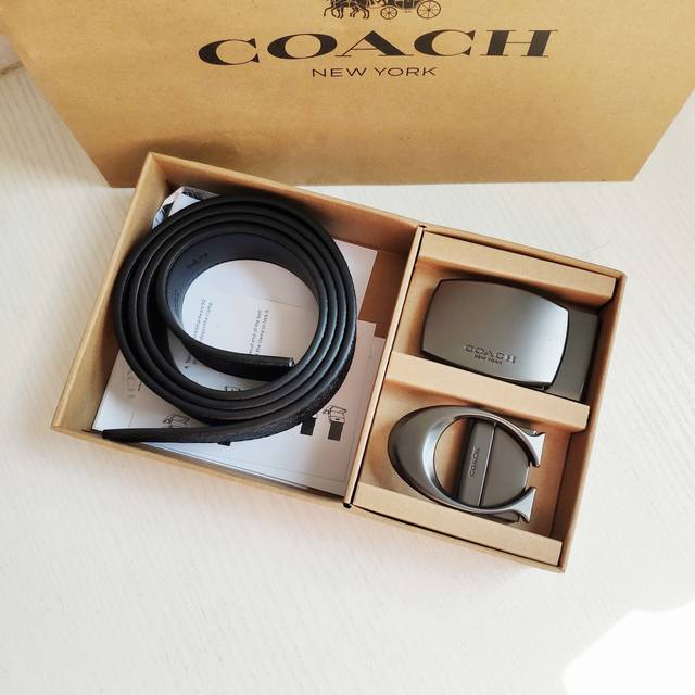 独家父亲节礼物 爆款Coach蔻驰双头真皮男神腰带 ！！ 高端礼盒装！超级大气上档次！ 双头设计精美盒装！送人自留首选之作！ 如果想不到有什么好的礼物可以送 那
