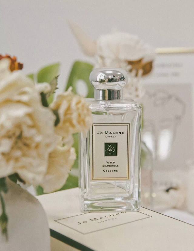 Jo Malone London Wild Bluewell祖马龙 蓝风铃香水100Ml，配专柜手提袋。祖玛珑必入的一款香水，好多小仙女都爱这款香水，最抢手的蓝
