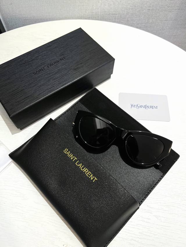 Ysl M94猫眼墨镜 代购级别 非市面普通版本 出行必备 配原版专柜礼盒全套包装 醋酸纤维 抗Uv400树脂镜片 高清透光 100%防紫外线 镜腿独立编码 二