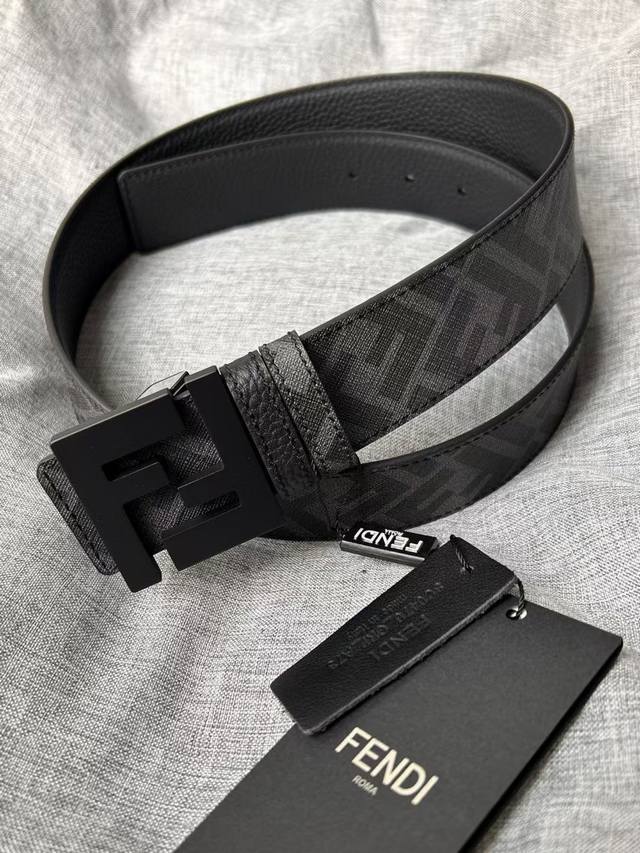 芬迪Fendi双面男士腰带 顶级原单 4色可选 专柜同款，宽4.0Cm，一面纯色 另一面印有经典Ff图案，搭配Ff经典造型按钉搭扣，双面可用 配全套礼盒包装