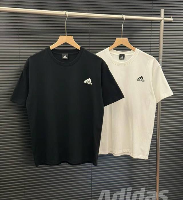 降价福利 供 。 立体标280G高货 阿迪达斯短袖T恤 阿迪开年最新款登录：潮人必备款，情侣款百搭廓形短袖T恤 一款极致个性，新潮，并且充满重工感的高规格单品，