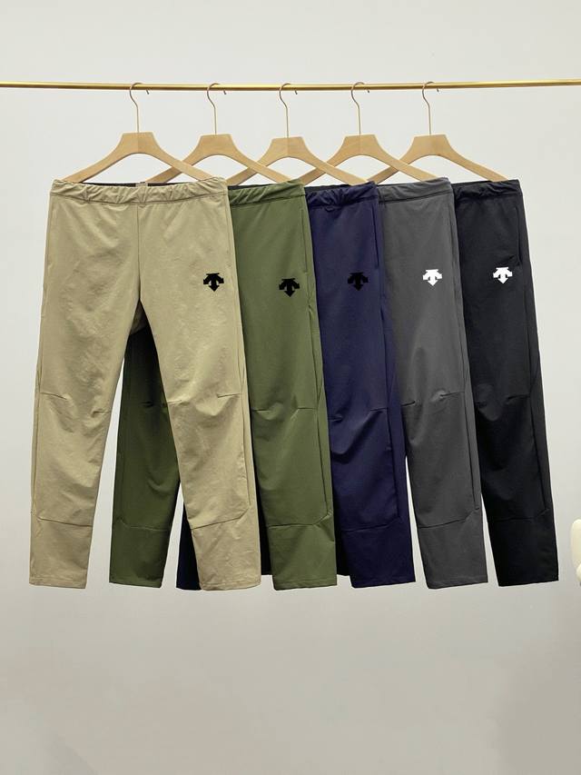 供 Descente迪桑特经典户外防水长裤 黑色 深灰 藏青 卡其 军绿 M-3Xl 多场景适配，实力拉满 不管是徒步山林、攀登高峰，还是城市骑行、露营野炊，它