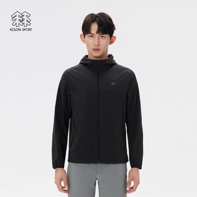 供 Kolon Sport 可隆官网在售！男士夏季透气连帽防晒衣 在售1480 超轻量化感，超好透气性 舒适细腻 柔软亲肤 面料成份88锦纶 12氨纶 Upf