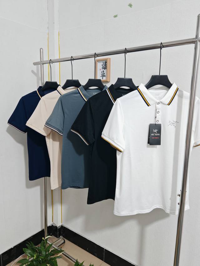 Arc’Teryx 始祖鸟双条设计 Polo衫｜全新上市 高端休闲 品味之选 Arc’Teryx 最新力作，全新双条设计 Polo 衫正式登场！无论日常通勤还是