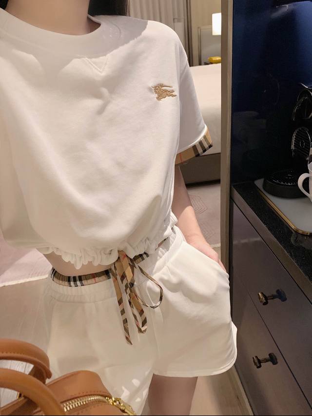 Burberry 巴宝莉Bbr战马刺绣格子拼接抽绳收腰圆领短袖上衣松紧腰短裤套装 款号：25672706269 颜色：黑色 白色 尺码：Sml S码80-95斤