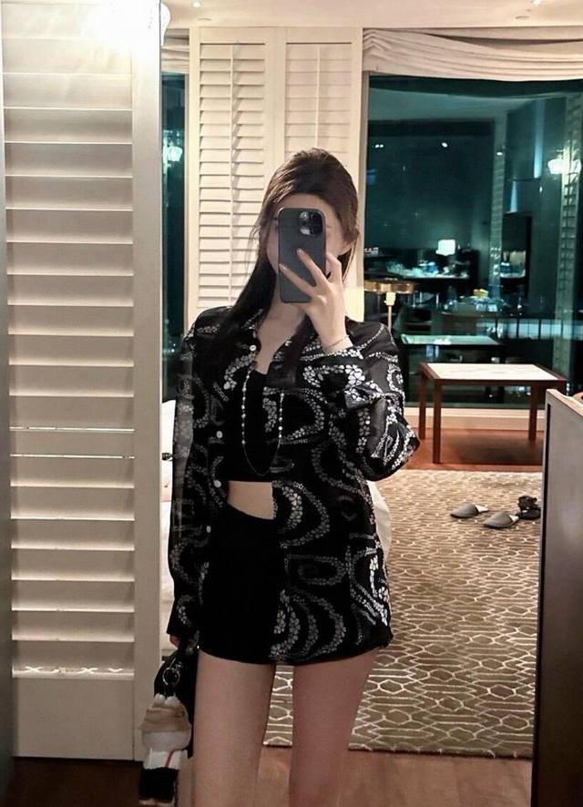Chanel香奈儿小香海滩系列满印透视衬衫 款号：2567 6083 颜色：黑色 尺码：均码 80-125斤