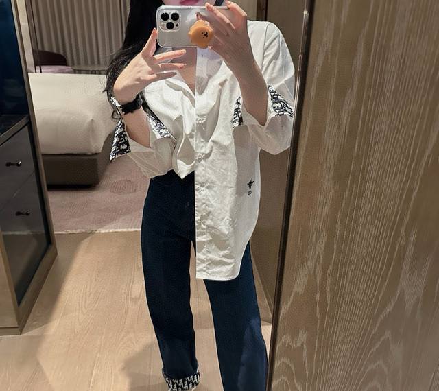 Dior迪奥Cd小蜜蜂刺绣定制字母织带老花翻袖衬衫 款号：25670506249 颜色：白色 尺码：Sml S码80-95斤 M码95- 斤 L码 -125斤
