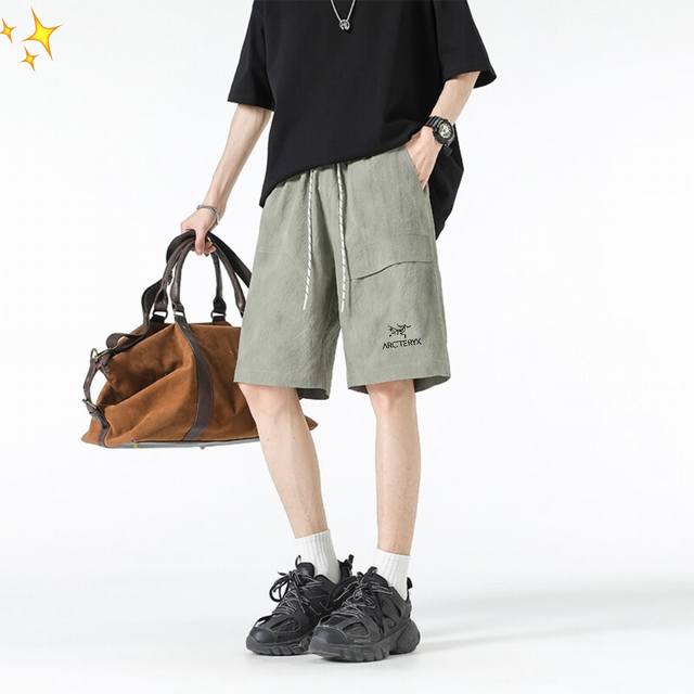 供 Arc'teryx始祖鸟25夏新品扎染脏脏工装五分裤运动休闲短裤 今年最流行面料 上身非常简单帅气有型的一款 男女情侣款都能轻松驾驭. 面料质感非常柔软舒适