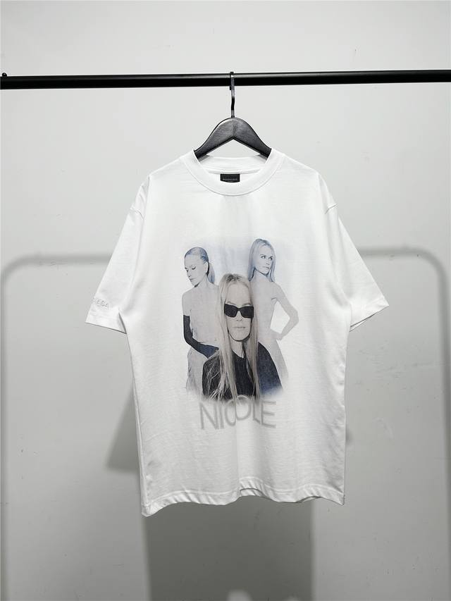 高版本，质量很好！原版包装，柜子新款人像印花！巴黎世家 Balenciaga男女同款墨镜美女人像Nicole字母印花短袖T恤！此款尺码偏大，最小Xs穿到145斤