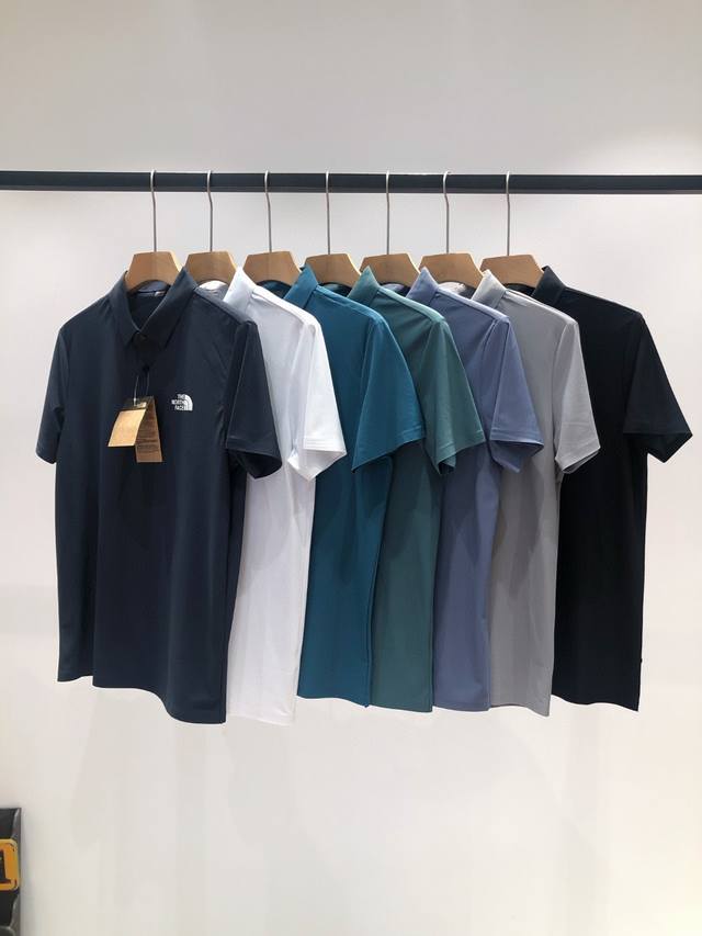 L-5Xl 黑色，白色，中灰，深灰色，绿色，孔雀蓝，灰蓝色， 严选好货！Tn北家新款男士翻领无痕冰丝短袖Polo衫！高端牛奶丝锦氨混纺面料，爽滑亲肤，悬垂透气，
