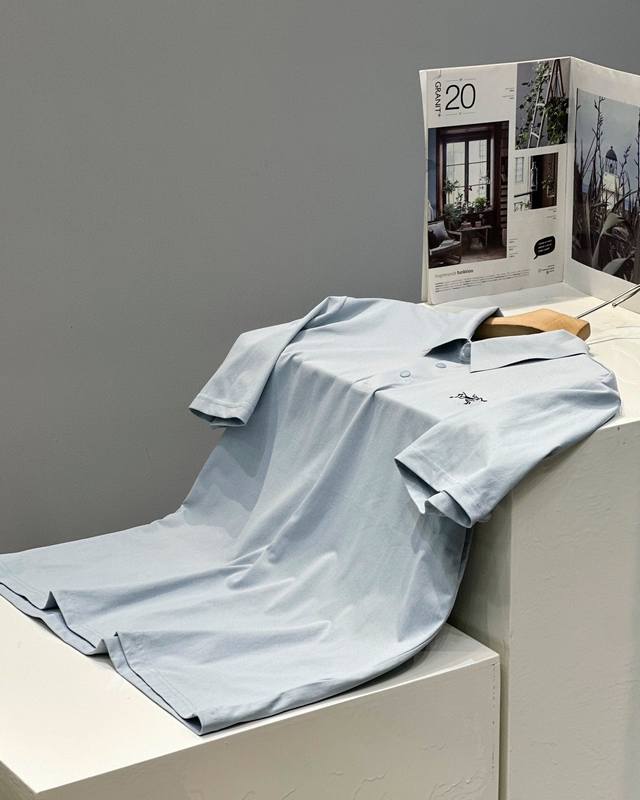 Arc'teryx始祖鸟Captive Polo 透气 男子 休闲短袖Polo衫 顶级工艺，采用高品质面料，透气性良好，精美立体，穿着舒适透气，细节到位，简单大