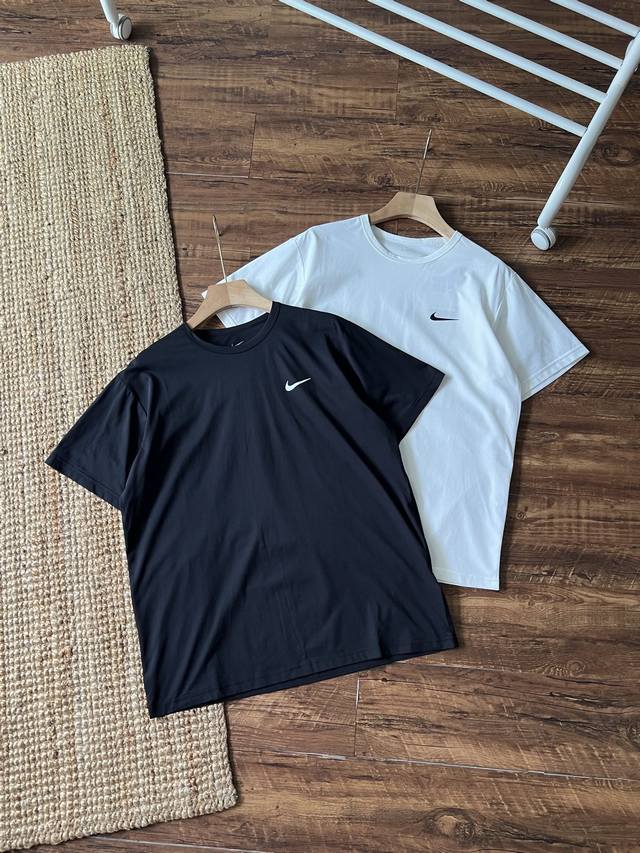 Nike耐克速干跑步上衣夏季训练透气半袖运动T恤！货号：Dv9840-010-100，Nike速干短袖，Dri-Fit科技瞬间吸汗，快速蒸发，告别黏腻！透气面料