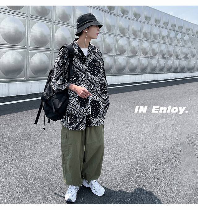 Tnf北面海外版25Ss新款两色腰果花短袖衬衫！ Ins超火两色可选 四季穿搭不二之选 上身超酷. 整衣采用Ins工装设计 经久耐看 高品质高质量. 水洗工装梭