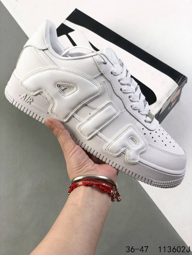 公司级带半码！ 耐克Nike Air Force 1 Low 空军一号 低帮百搭休闲运动板鞋 柔软、弹性十足的缓震性能和出色的中底设计，横跨复古与现代的外型结合