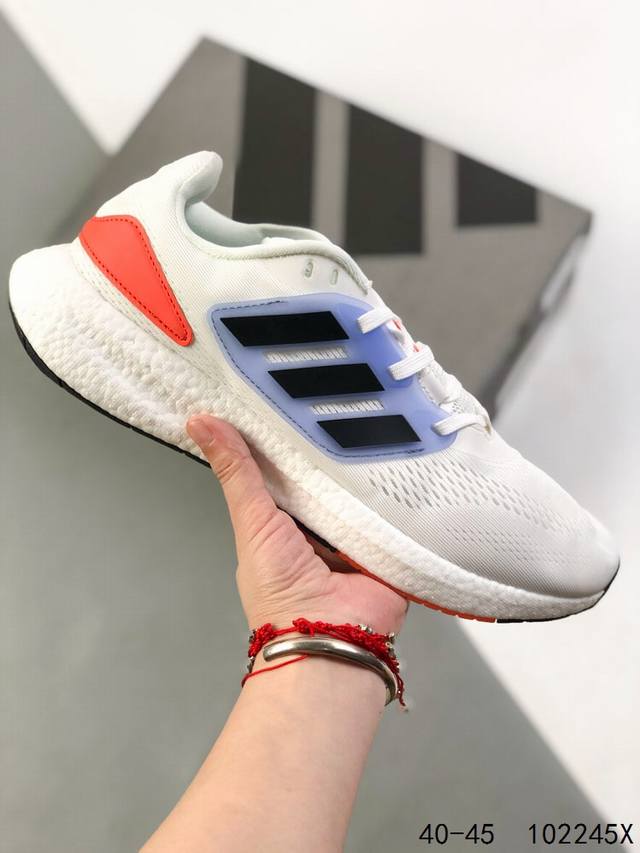真标带半码！ 阿迪达斯Adidas Pureboost 22爆米花缓震中底跑步鞋。鞋面以织编材质为基底，后及跟脚趾处融全入新设计，通过格网印刷支将撑材料于附鞋