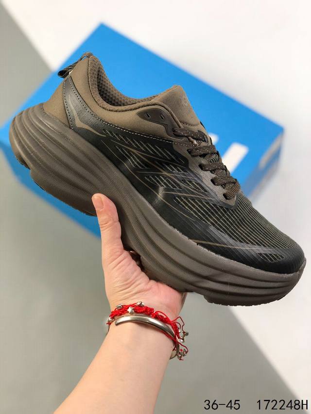 真标带半码！ Hoka One One M Bondi 8.0 低帮跑步鞋 Bondi在本季向前迈出了大胆的一步，采用更柔软、更轻的泡沫和全新，的加长后跟几何形