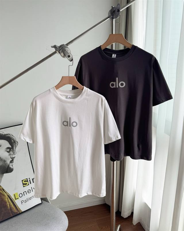 Alo Yoga男女同款纯色时尚百搭纯棉短袖反光印花Logo户外运动休闲25Ss圆领套头T恤 - 追求品质生活的你，Alo Yoga这件短袖T恤绝对是不二之选。