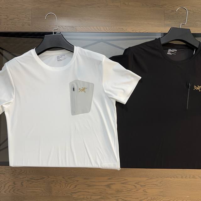 上衣 ，短裤 始祖鸟Arcteryx 始祖鸟2025春夏新款字母硅胶Logo速干冰丝短袖T恤 采用冰丝透气面料柔软，可搭配套装潮流男女同款 颜色：黑色 白色 尺