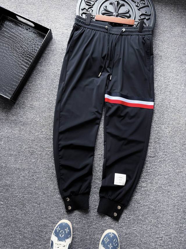 特价清仓福利 顶级冰氧蚕丝！库存：3Xl×15，4Xl×8 人气爆款！Tb 汤姆布朗专柜新品拼接织带冰氧蚕丝长裤！恒隆在售万元级，款号：2229 汤姆布朗家今年