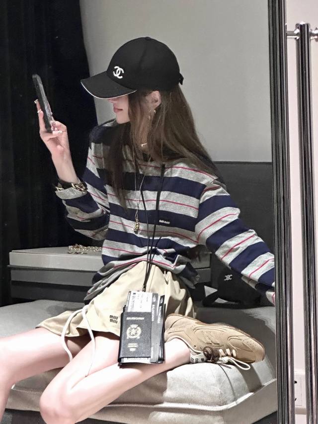 缪缪家新款口袋撞色条纹防晒长袖T恤 Miu系条纹衫真的好舒服！！ 今天属于条纹Ootd 夏天这样穿真的太舒服了 Miumiu好种草吖 我的第 86件Miu条纹长