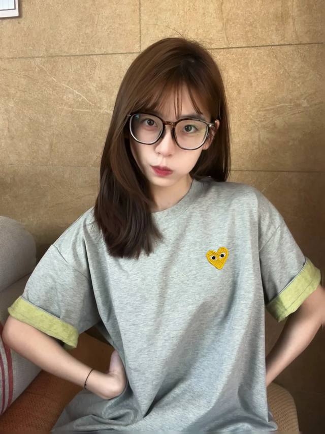 Play川久保玲Cdg爱心刺绣双拼糖果色短袖T恤 袖子卷起来少女感拉满！惊喜连连 柠檬黄刺绣Logo 辨识度高 自带高级感 双层袖子翻过来 就是好看的绿色了 纯