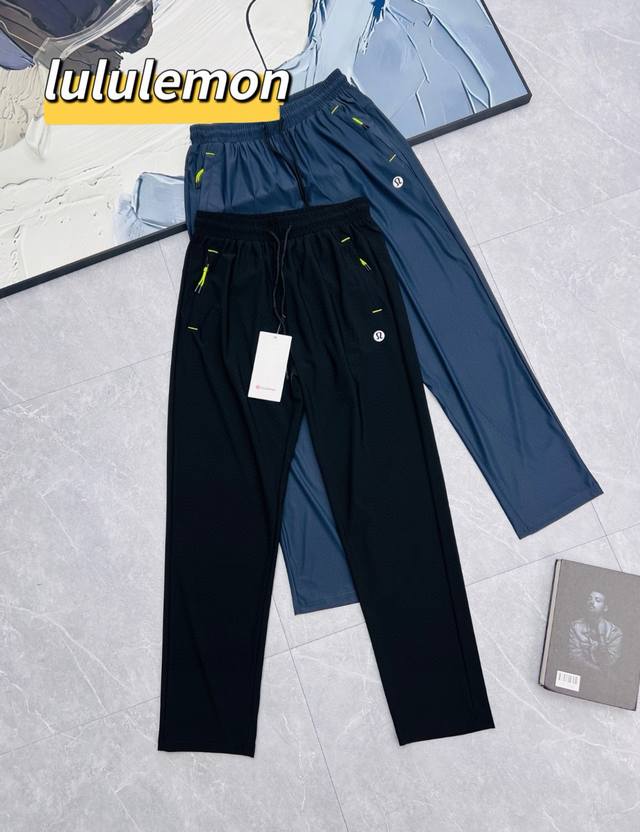 Lululemon 露露夏天被追着问的神裤，透气速干绝了 夏天还在被汗湿裤子困扰吗？这条露露速干裤，绝对是你的救星！ 它采用高科技速干面料，能迅速将汗水转移到表