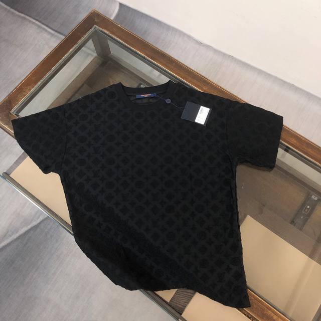 高品质 Louis Vuitton 路易威登3D凹凸提花植绒T桖，25Ss春夏新品，官网旗舰店同步开售，全身上下驴家三花Logo提花植绒工艺，采用230克双纱全