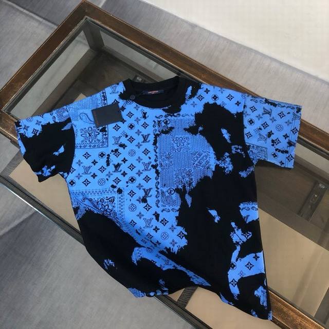 高品质 Louis Vuitton 路易威登腰果花满印新款T桖， 25Ss春夏新品，全身上下直喷腰果三花标识，采用环保染料，无甲醛，对身体无危害， 采用32支2