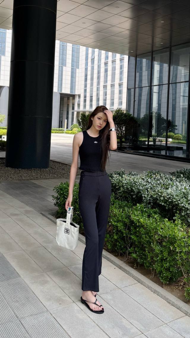 Descente 迪桑特夏季新女士户外运动休闲速干长裤 常牛的一休款闲裤。速干面料裤子种各细看节图。上手的觉感没得挑。良产心品。物所超值。细节，注细意节部分，都