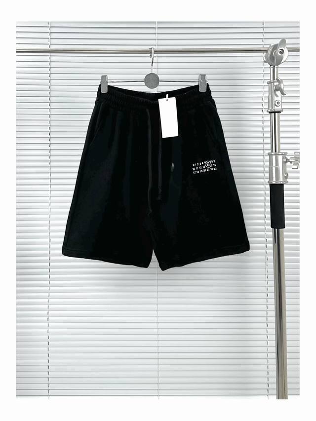马吉拉口袋日历刺绣短裤 黑色S-Xl 顶级版本 Maison Margiela Mm6 马吉拉数字日历刺绣Logo机能复古高街情侣重磅纯棉毛圈短裤五分裤 男女同