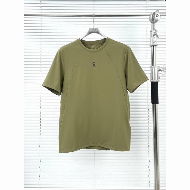 On运动短袖 黑色 绿色 S-M-L-Xl-Xxl 运动也要高级感｜On昂跑3M反光短袖 专为热爱运动的你设计 Dir-Fit科技速干面料，自带弹力+冰凉感，运