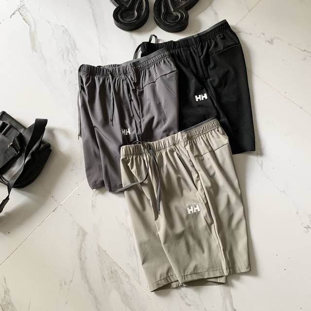 小黑盒新品Helly Hansen Hh 25夏新男女款Arcv户外无束缚运动轻透运动短裤 牛货速干运动激光穿孔时尚跑步休闲男式冰丝空调短裤。男士速干短裤，气温