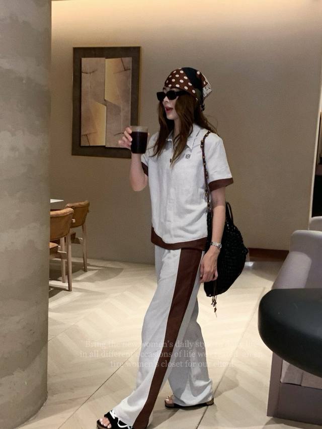 上新 罗意威 25Ss新款拼色套装 撞色翻领上衣+直筒裤 上身显瘦又高挑 不失气场的温柔优雅感 精致既视感版型显瘦不挑人～ 颜色：杏色 码数：Sml S码推荐：