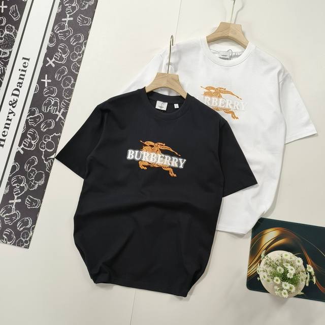尺码S-Xl高端定制 2025夏装新品Burberry 巴宝莉战马骑士印花Logo休闲圆领短袖T恤 购入原版开模打造，全套定制辅料，细节决定成败。 博柏利 Bu