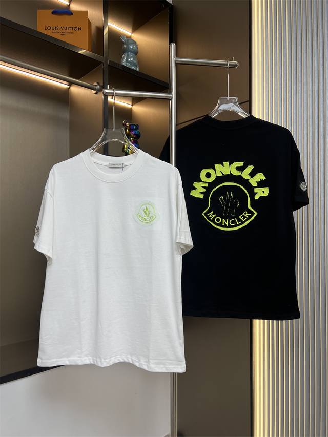 Moncler蒙口2025Ss新款贴布拼色字母割破绣花情侣休闲短袖T恤 最高版本！定制面料290克双纱！贴布拼色割破绣花工艺设计！ 辅料：开模原版过鉴定领标 %