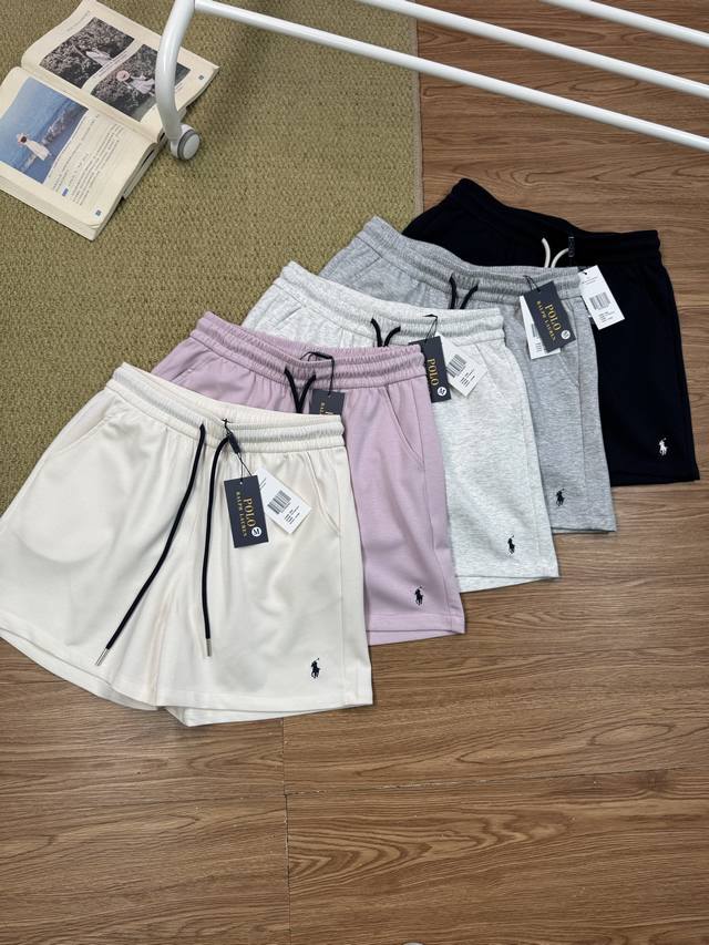 Ralph Lauren 拉夫劳伦战马刺绣小标纯色抽绳双面针织休闲短裤 拉夫劳伦的短裤可真的是万千女孩的夏日救星！松紧腰设计，可以自行调节腰围宽度，面料梭织棉，