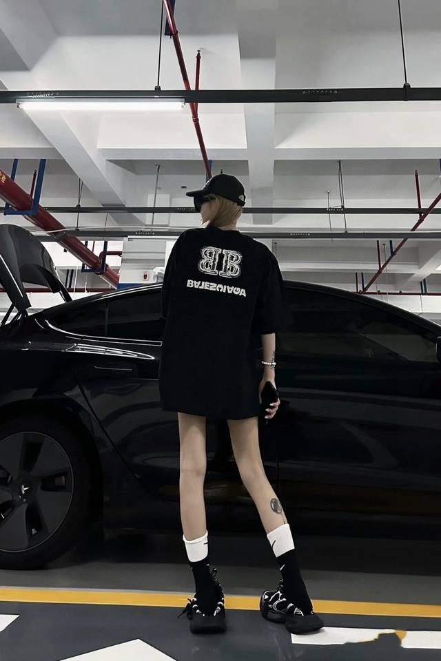 供 2025Ss夏季新款Balenciaga巴黎世家双B标识Logo印花圆领套头休闲短袖T恤 采用230克双纱纯棉面料！ 从面料到辅料全重磅短袖百搭情侣款打底圆