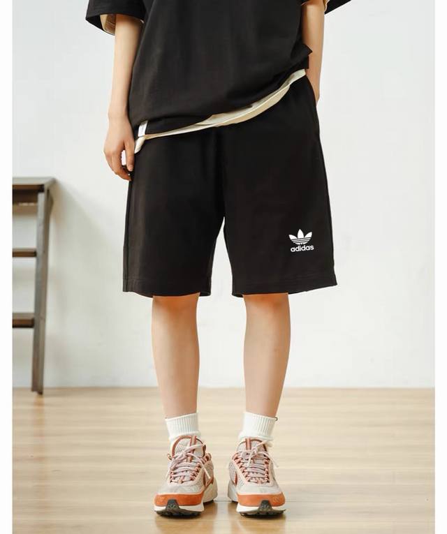 高品质 Adidas Originals 三叶草 阿迪达斯 经典基础款 小Logo 短裤 休闲裤跑步运动裤 五分裤 男女同款 面料工艺： 1.320G新痒棉面料