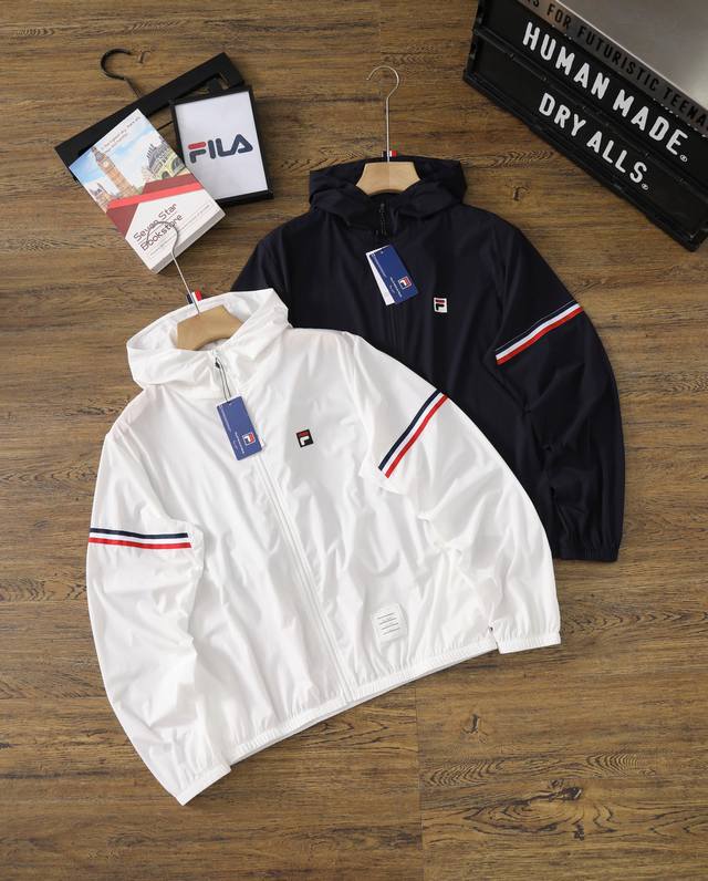 Fila Logo印花夏季情侣防晒衣轻薄透气速干运动防紫外线外套男女同款 皮肤衣 情侣出街必备！Fila Logo印花防晒衣 还在为夏日出行的防晒问题发愁？Fi